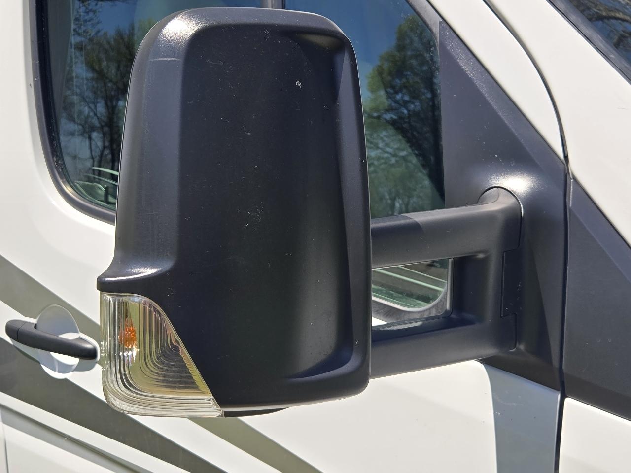 Winnebago Navion  2013