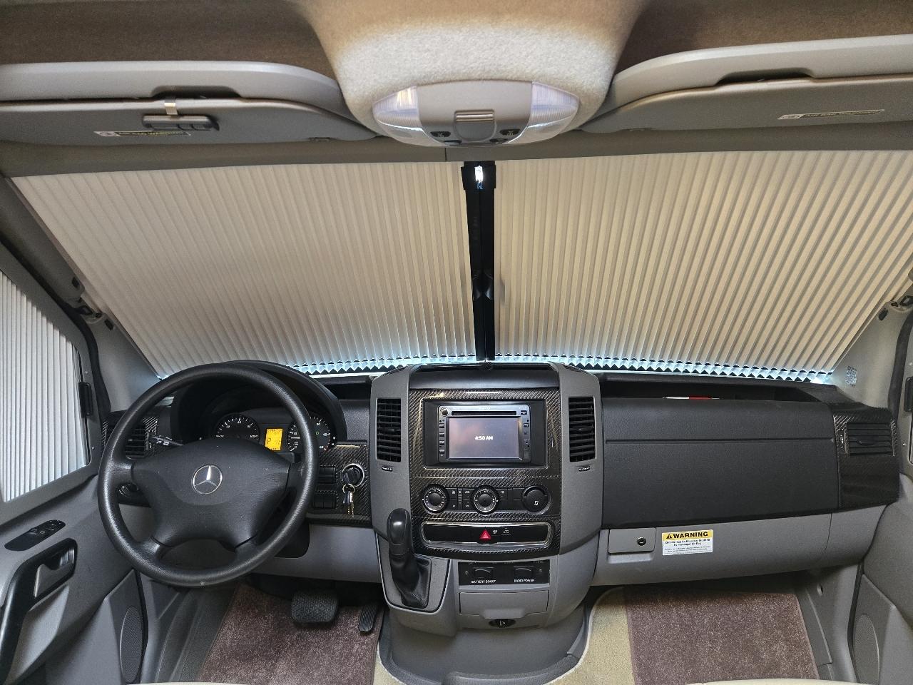 Winnebago Navion  2013