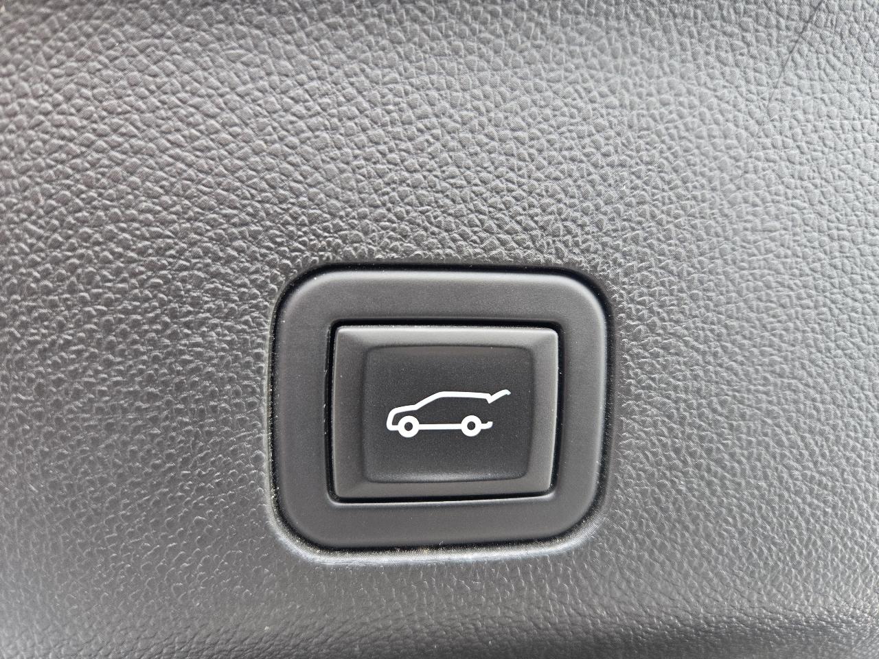 GMC Yukon XL 4WD 4dr SLT 2023