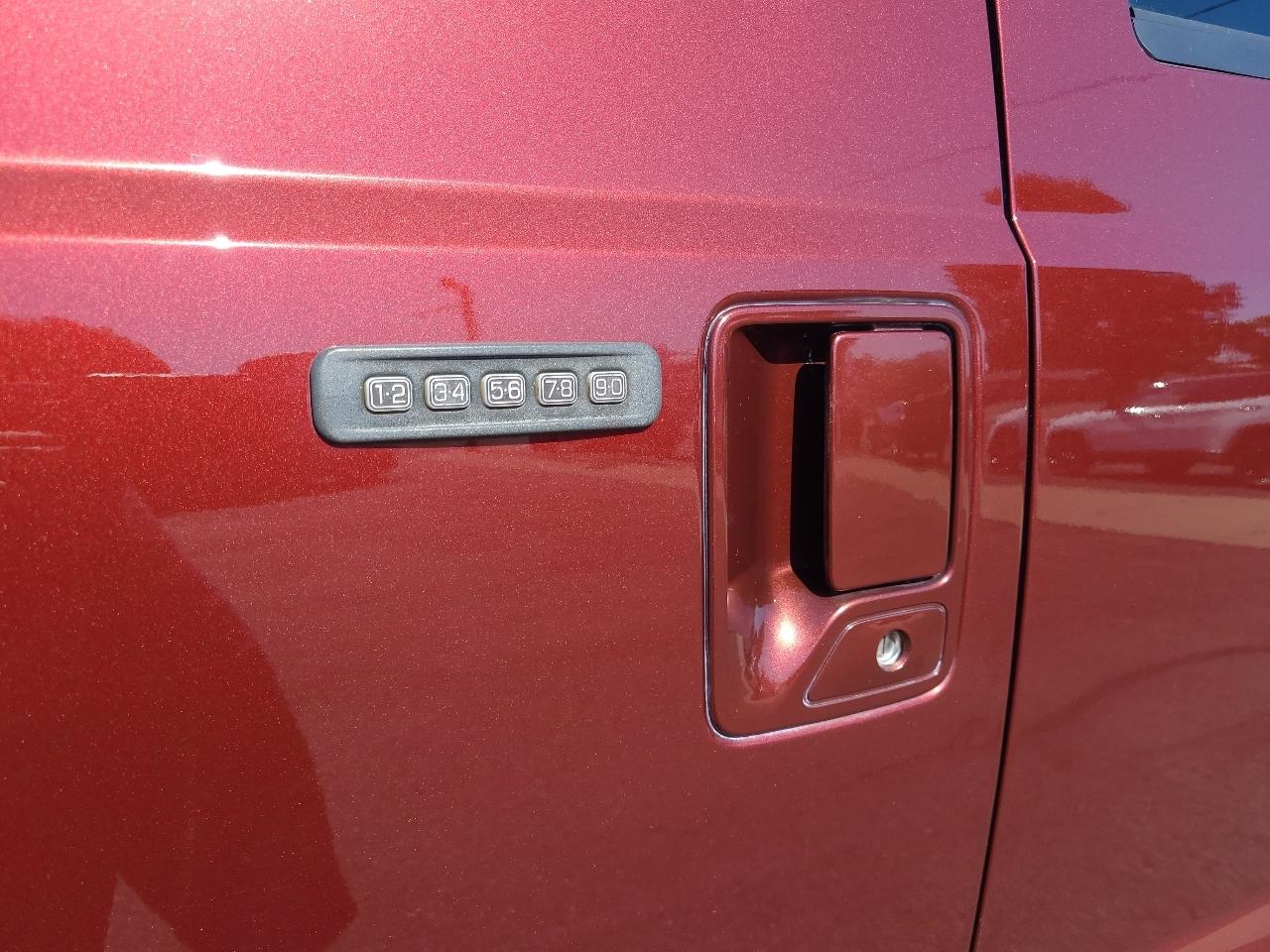Ford Super Duty F-350 SRW 4WD Crew Cab 156" Lariat 2013