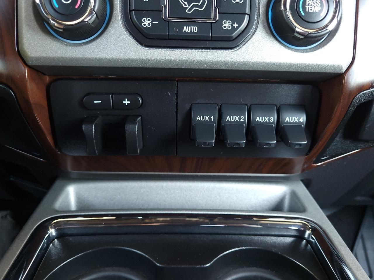 Ford Super Duty F-350 SRW 4WD Crew Cab 156" Lariat 2013