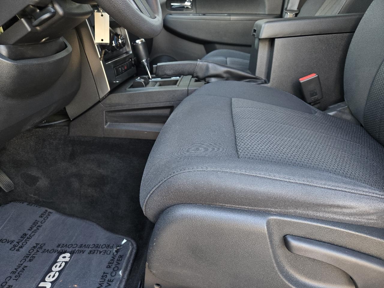 Jeep Liberty 4WD 4dr Sport 2011