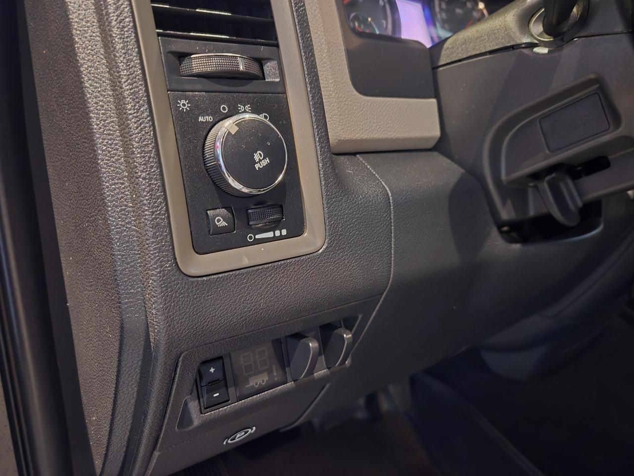 RAM 1500 2WD Reg Cab 120.5" SLT 2012