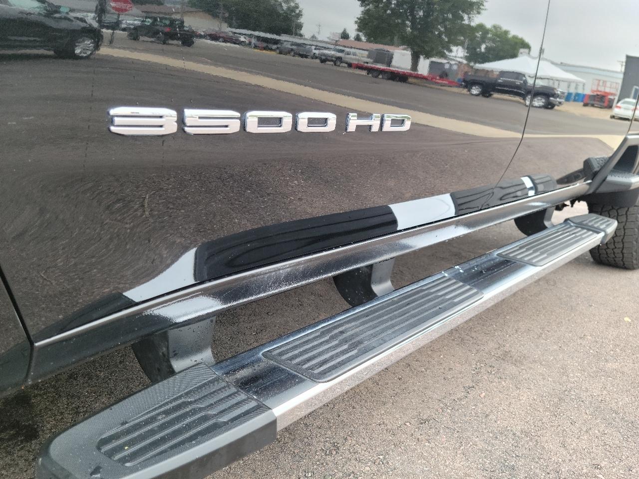 GMC Sierra 3500HD 4WD Crew Cab 159" SLT 2022