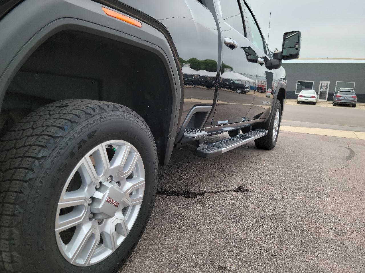 GMC Sierra 3500HD 4WD Crew Cab 159" SLT 2022