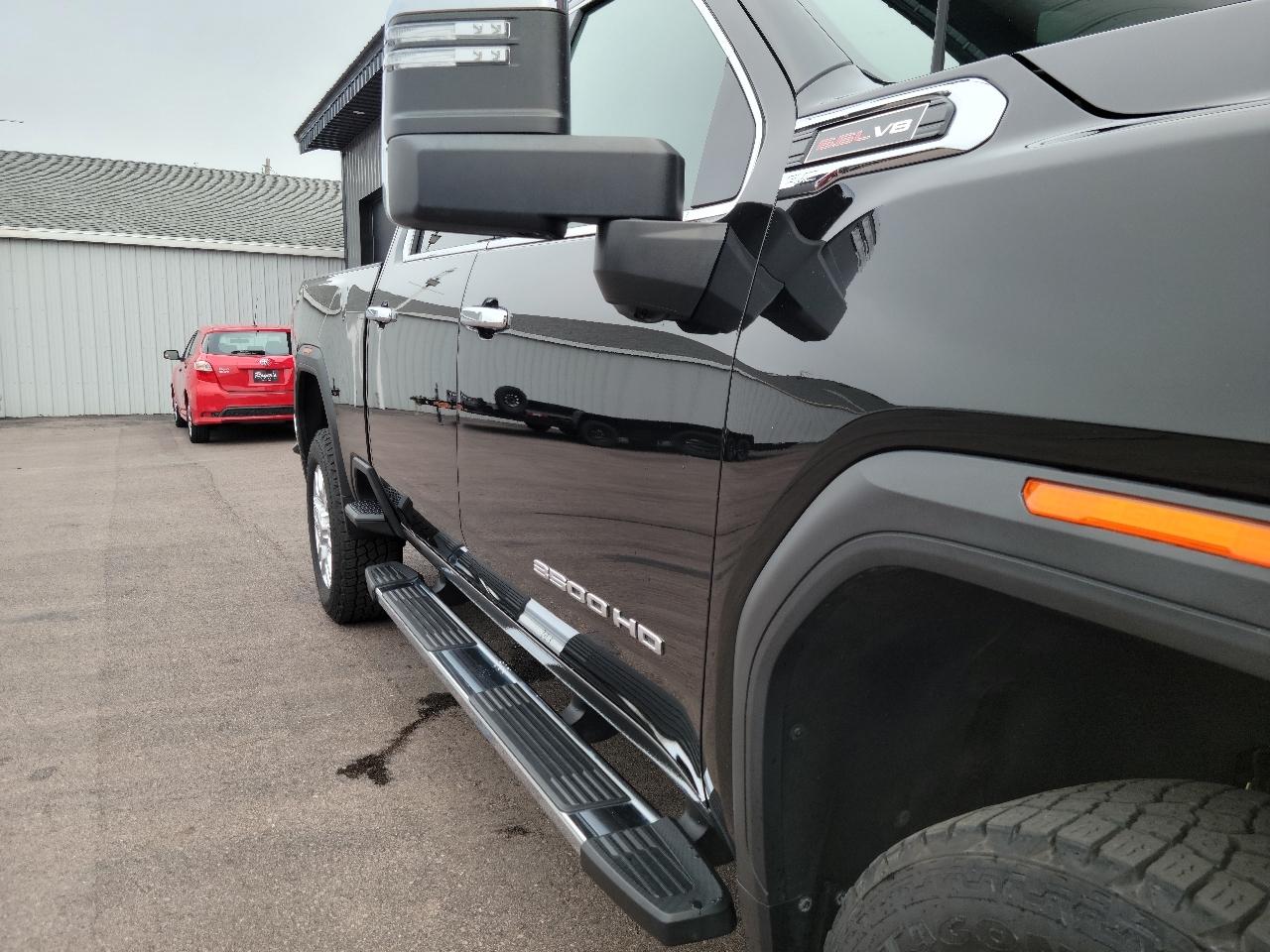 GMC Sierra 3500HD 4WD Crew Cab 159" SLT 2022