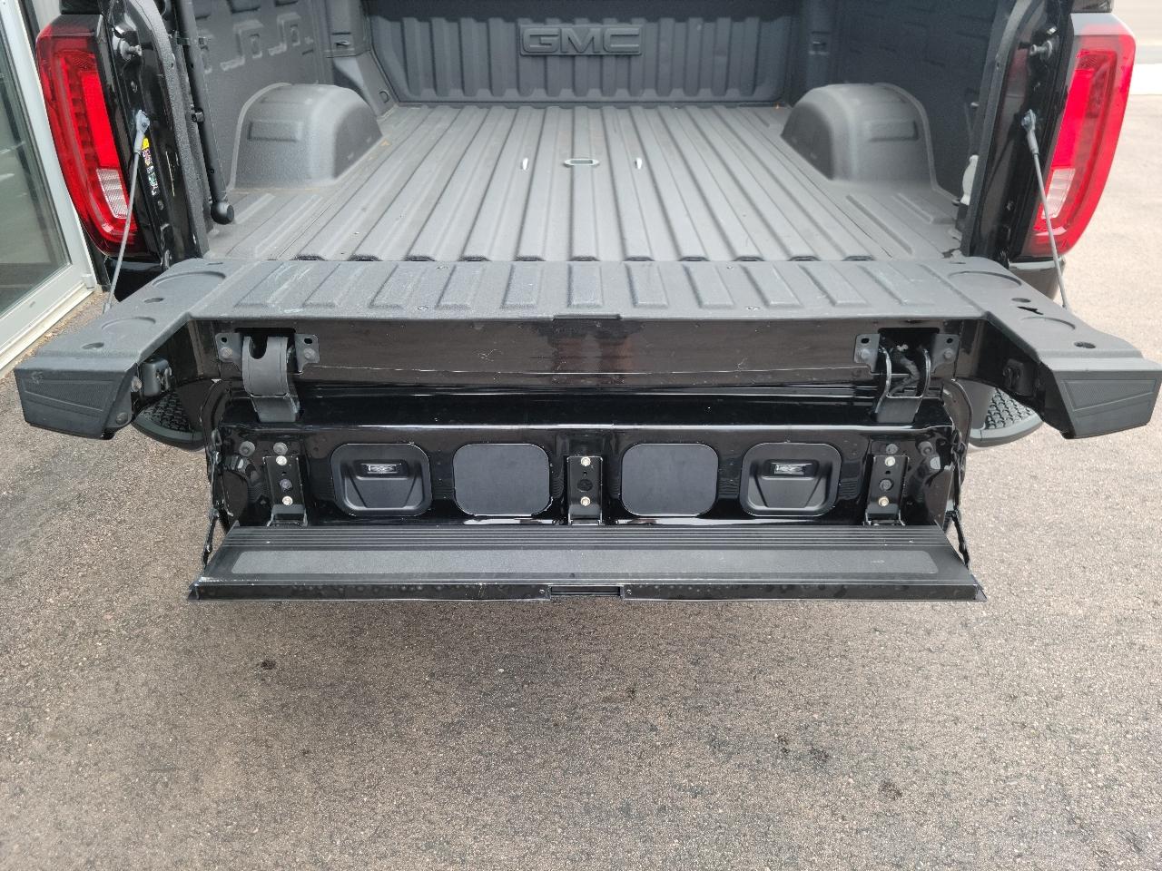 GMC Sierra 3500HD 4WD Crew Cab 159" SLT 2022