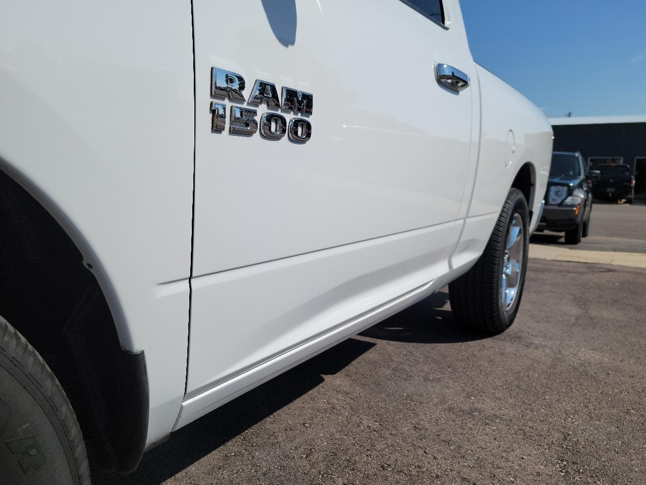 RAM 1500 2WD Reg Cab 120.5" Big Horn 2015