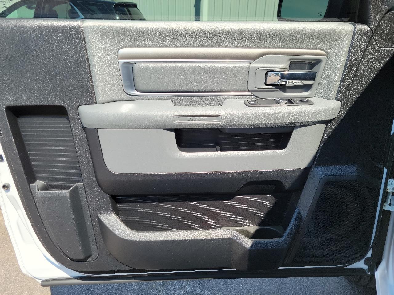 RAM 1500 2WD Reg Cab 120.5" Big Horn 2015