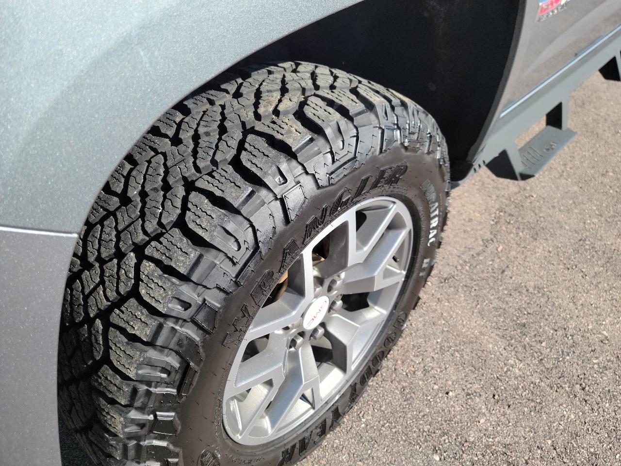 GMC Canyon 4WD Crew Cab 128.3" All Terrain w/Cloth 2019