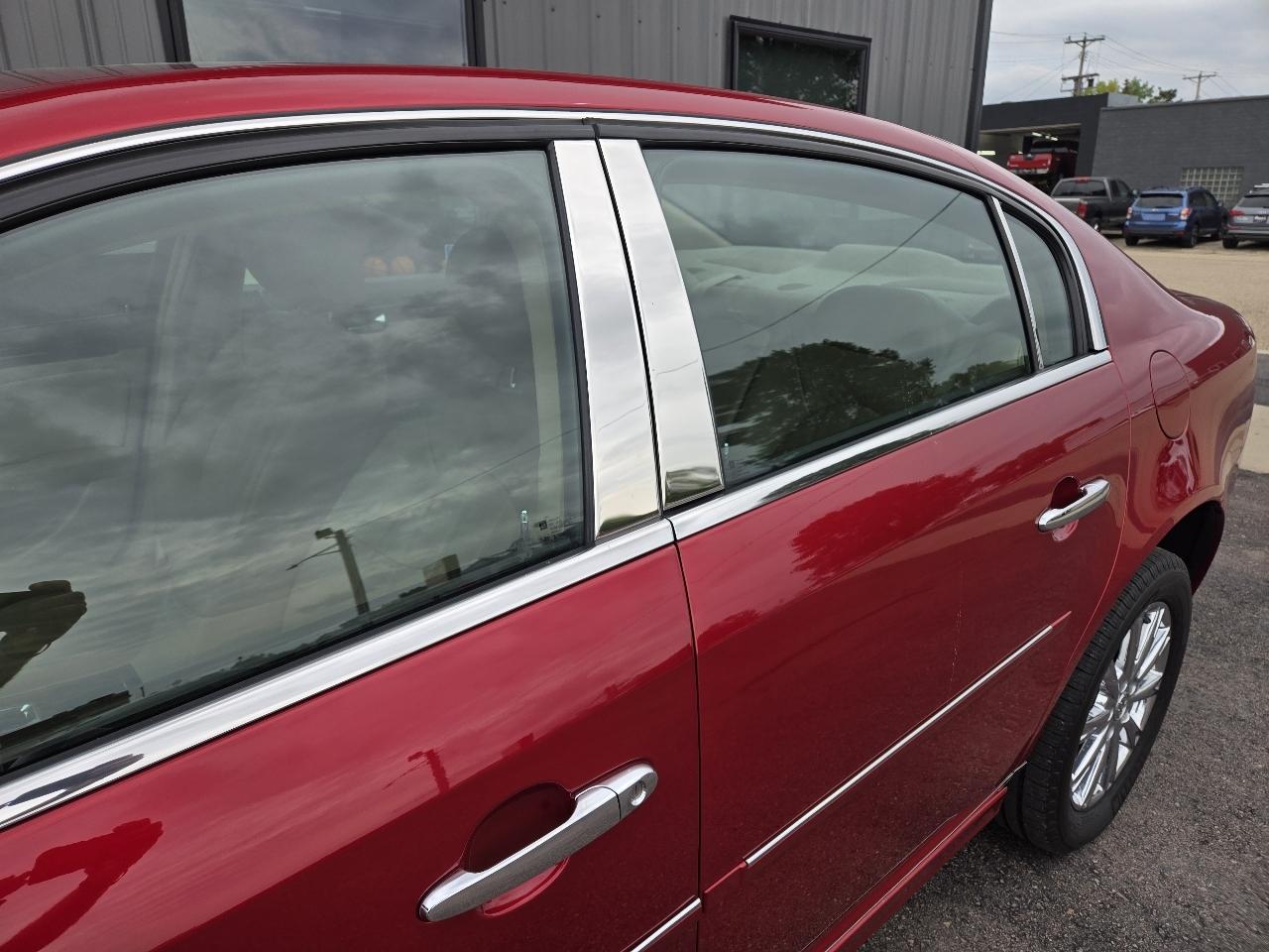 Buick Lucerne 4dr Sdn CXL Premium 2011