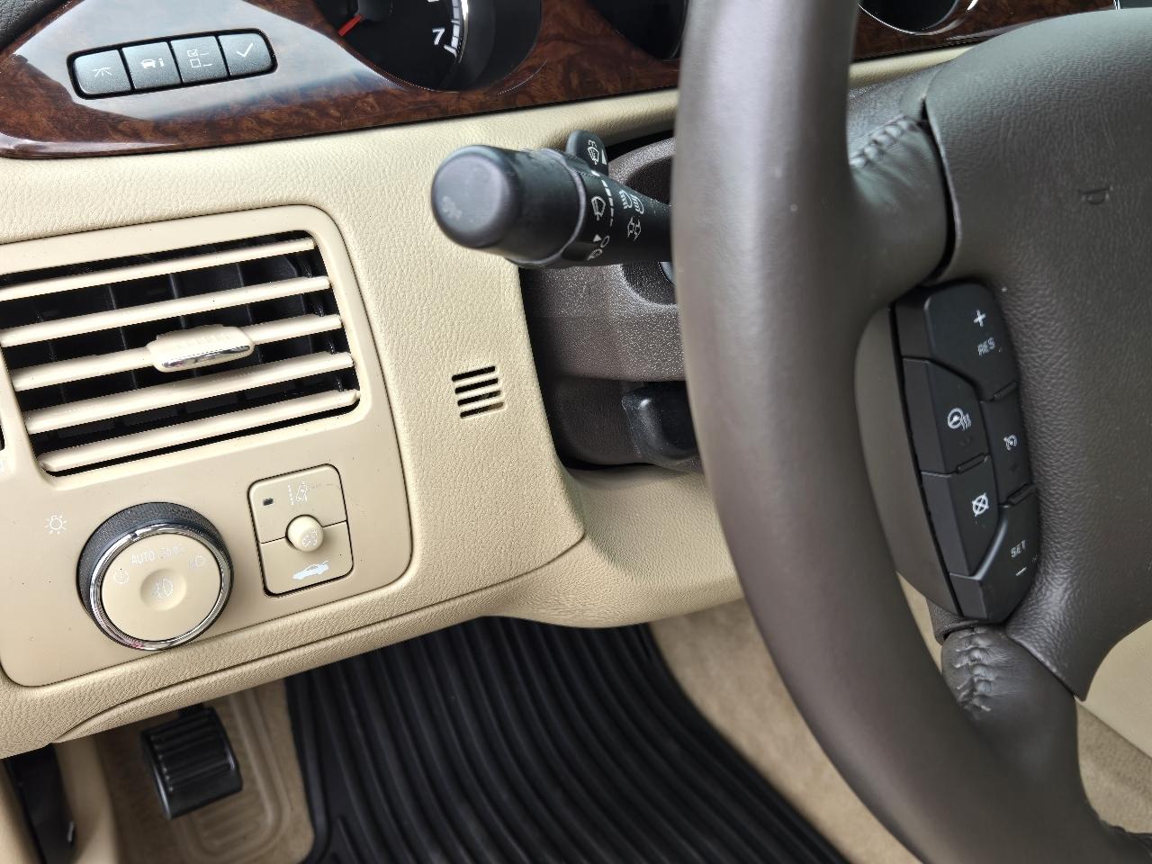 Buick Lucerne 4dr Sdn CXL Premium 2011