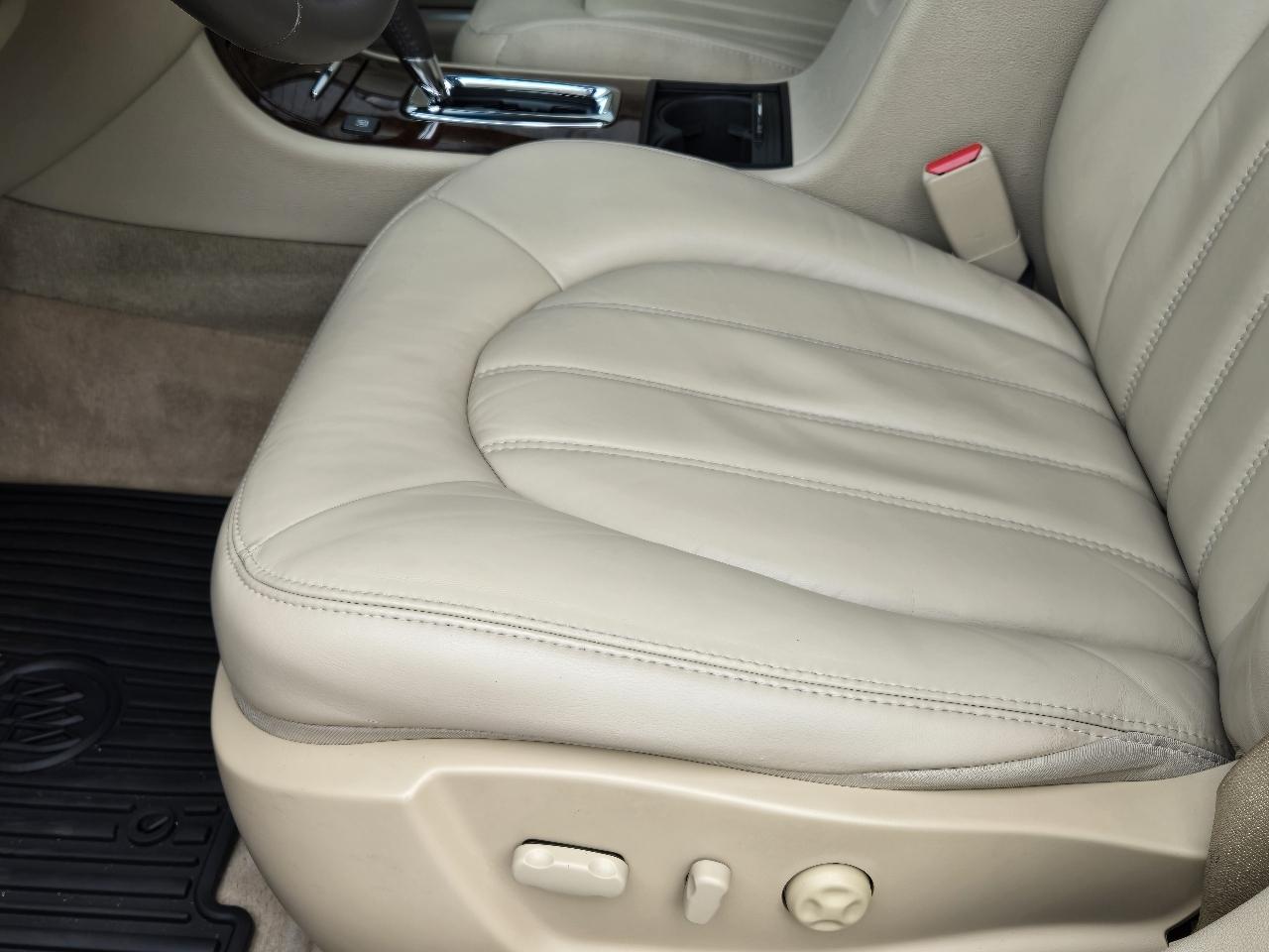 Buick Lucerne 4dr Sdn CXL Premium 2011