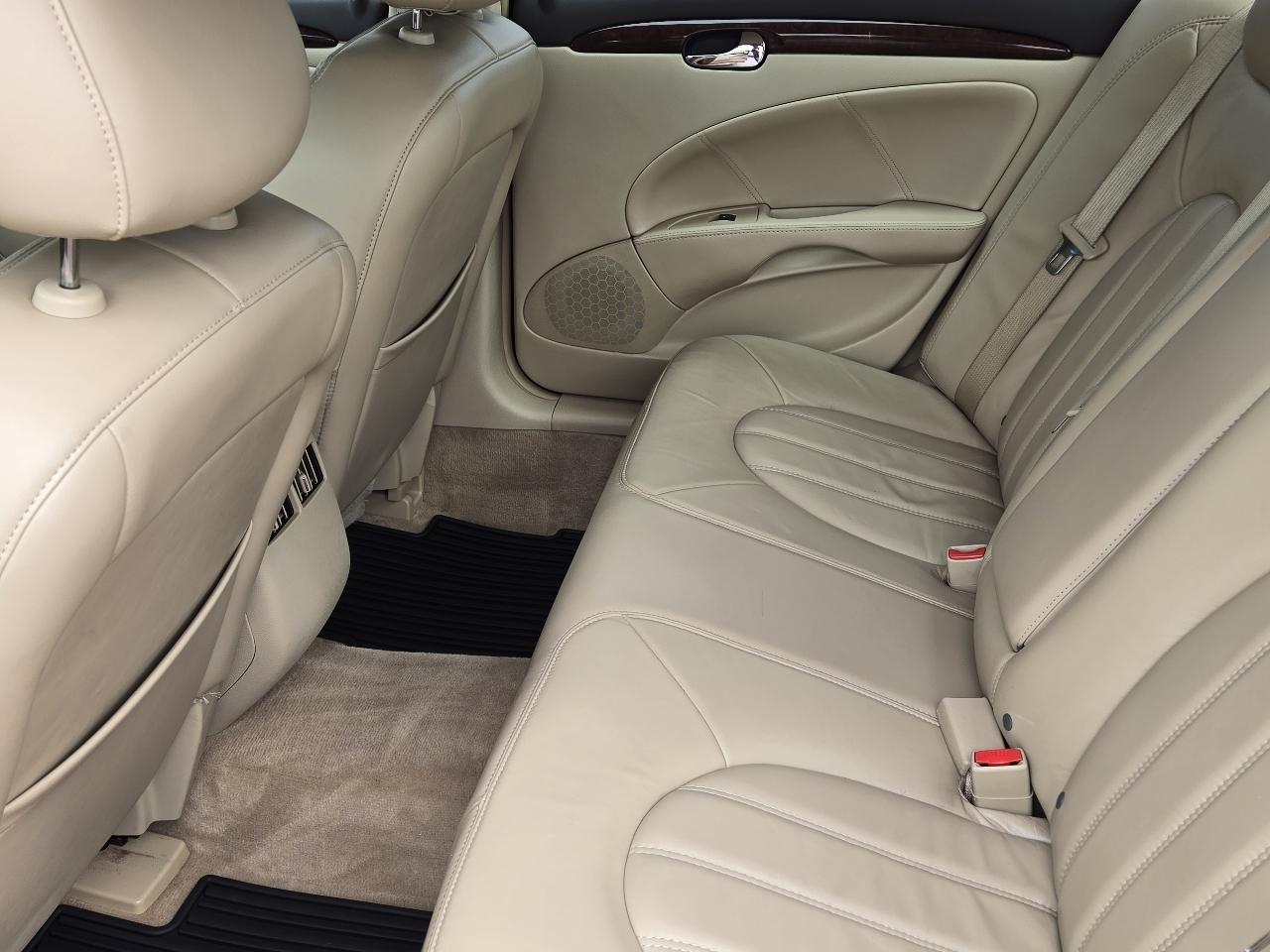 Buick Lucerne 4dr Sdn CXL Premium 2011