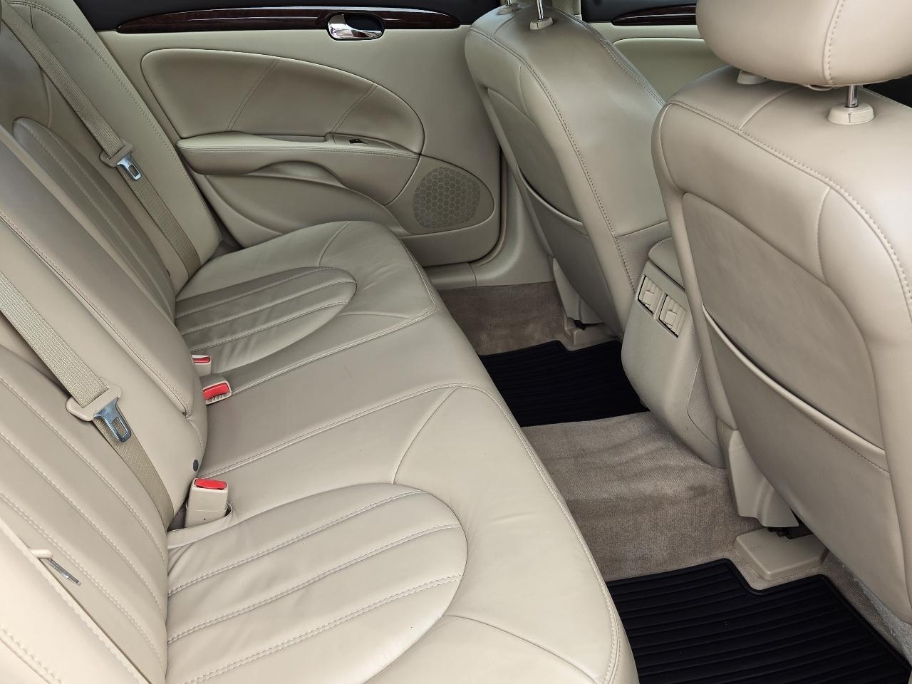 Buick Lucerne 4dr Sdn CXL Premium 2011