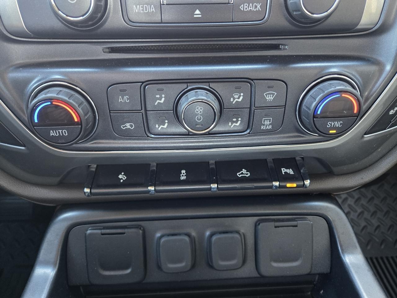 Chevrolet Silverado photo 24