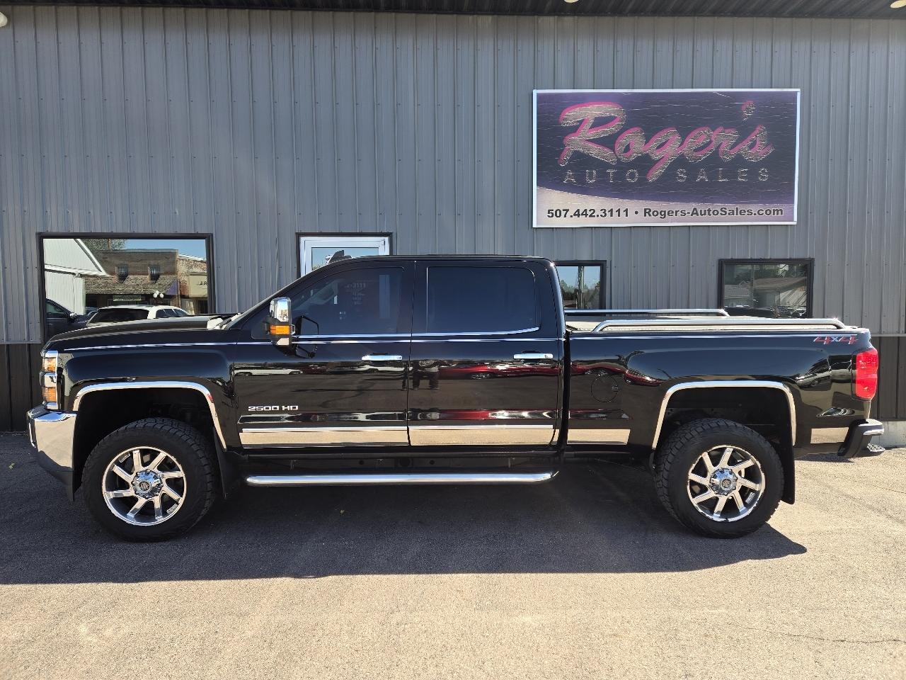Chevrolet Silverado photo 2