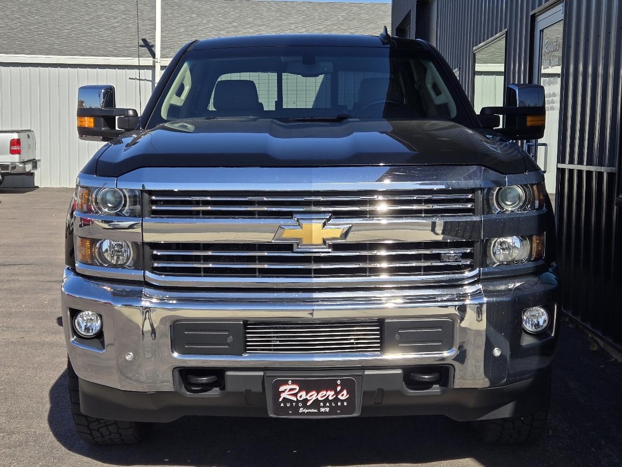 Chevrolet Silverado photo 16