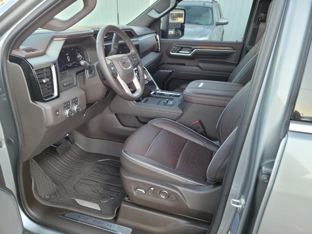 GMC Sierra 3500HD 4WD Crew Cab 159" Denali 2024