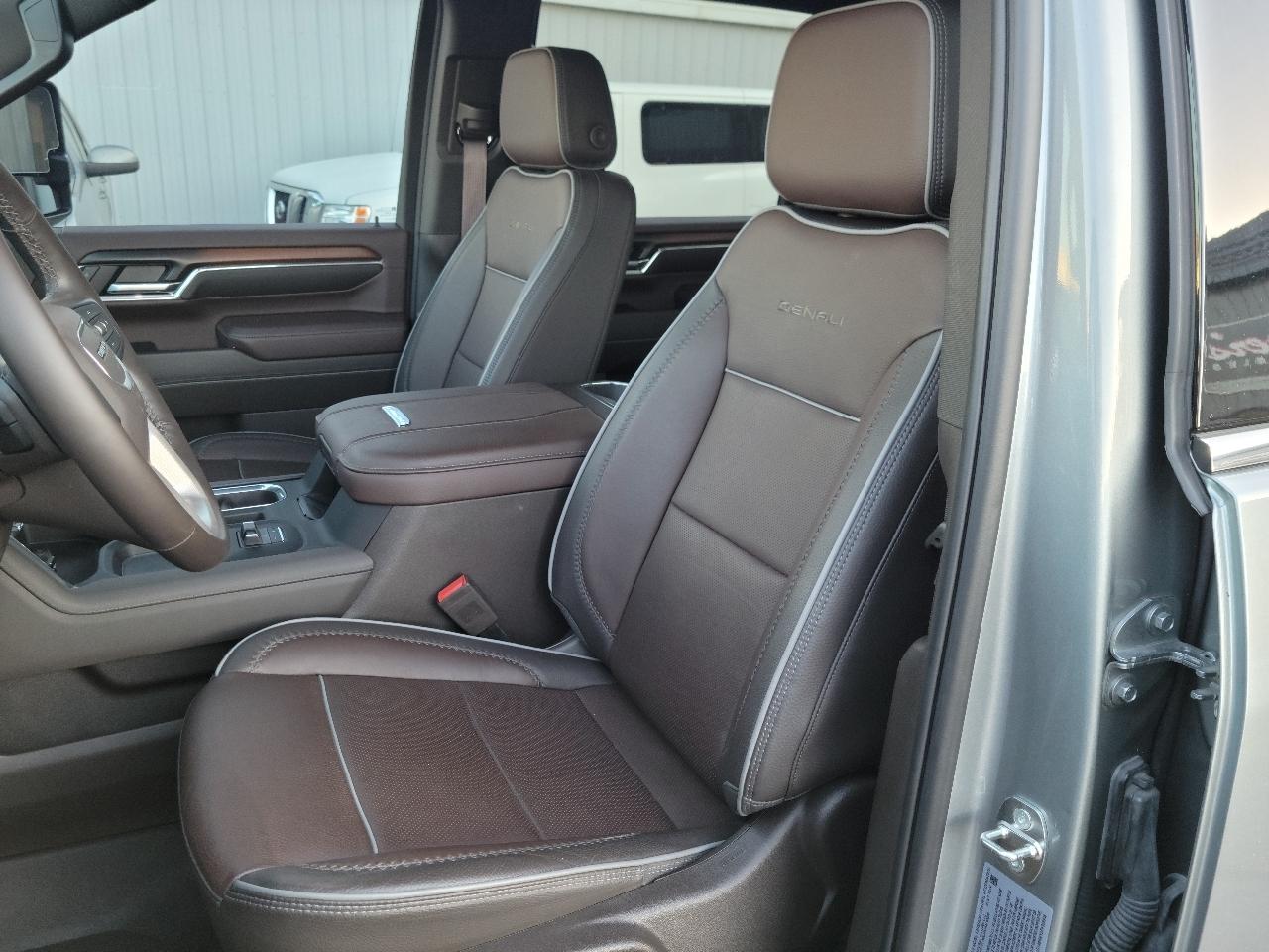 GMC Sierra 3500HD 4WD Crew Cab 159" Denali 2024