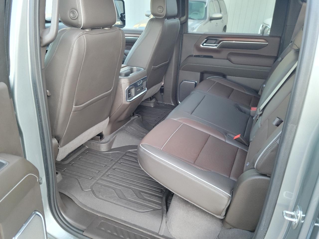 GMC Sierra 3500HD 4WD Crew Cab 159" Denali 2024