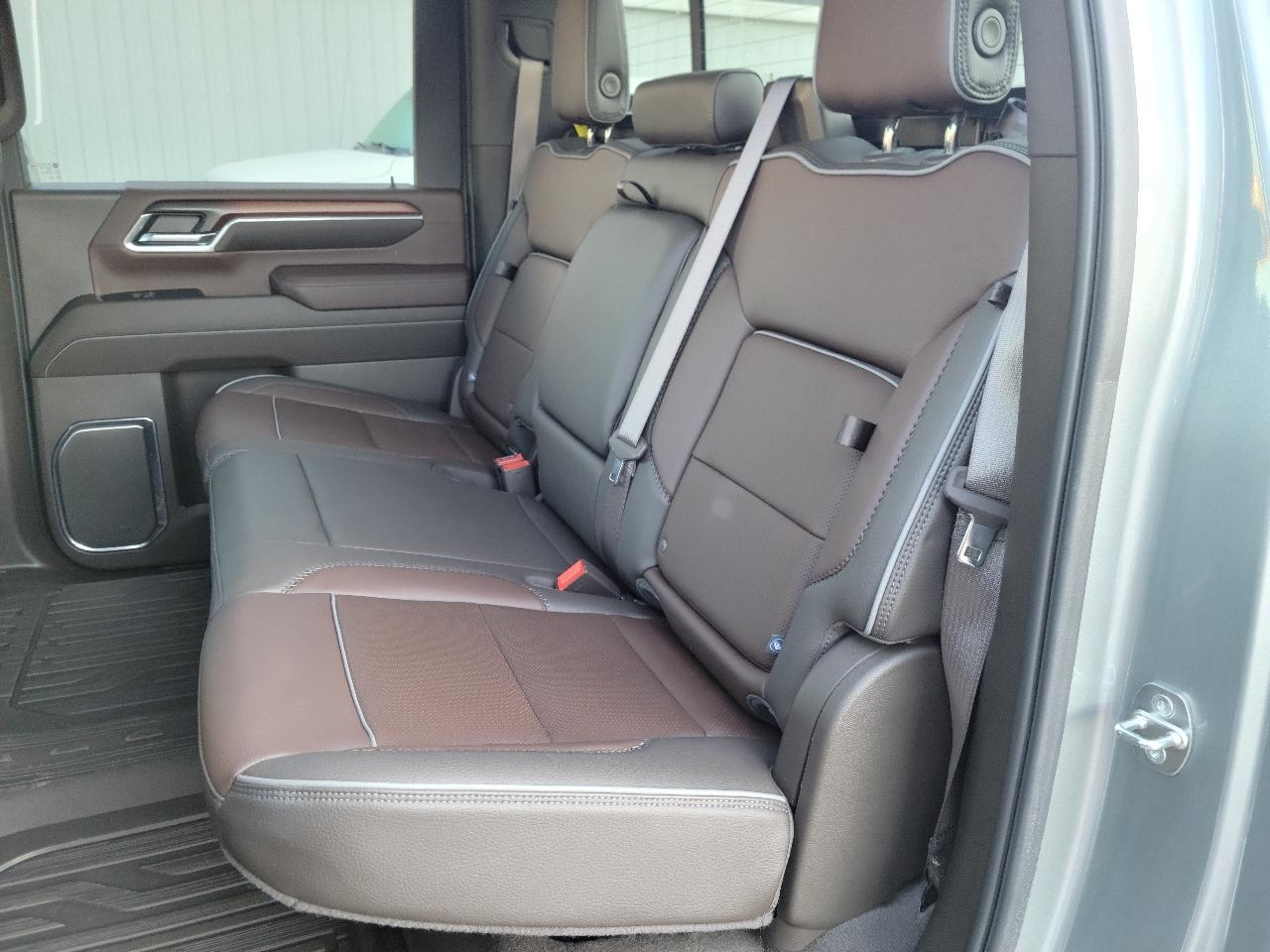 GMC Sierra 3500HD 4WD Crew Cab 159" Denali 2024