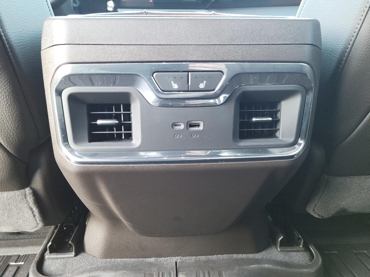 GMC Sierra 3500HD 4WD Crew Cab 159" Denali 2024