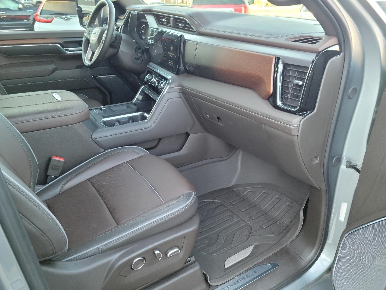 GMC Sierra 3500HD 4WD Crew Cab 159" Denali 2024