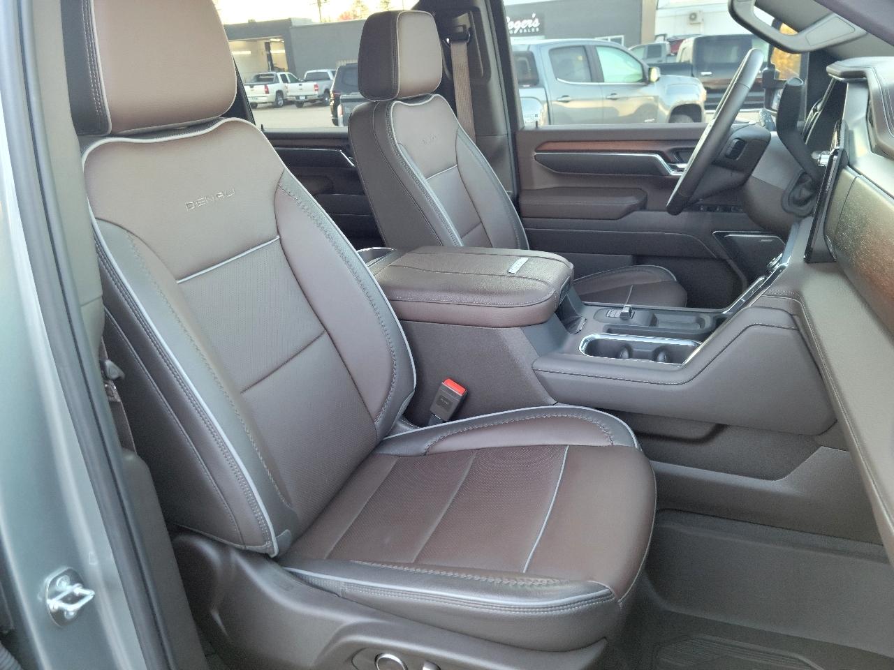 GMC Sierra 3500HD 4WD Crew Cab 159" Denali 2024
