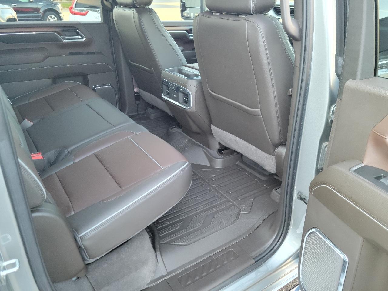 GMC Sierra 3500HD 4WD Crew Cab 159" Denali 2024