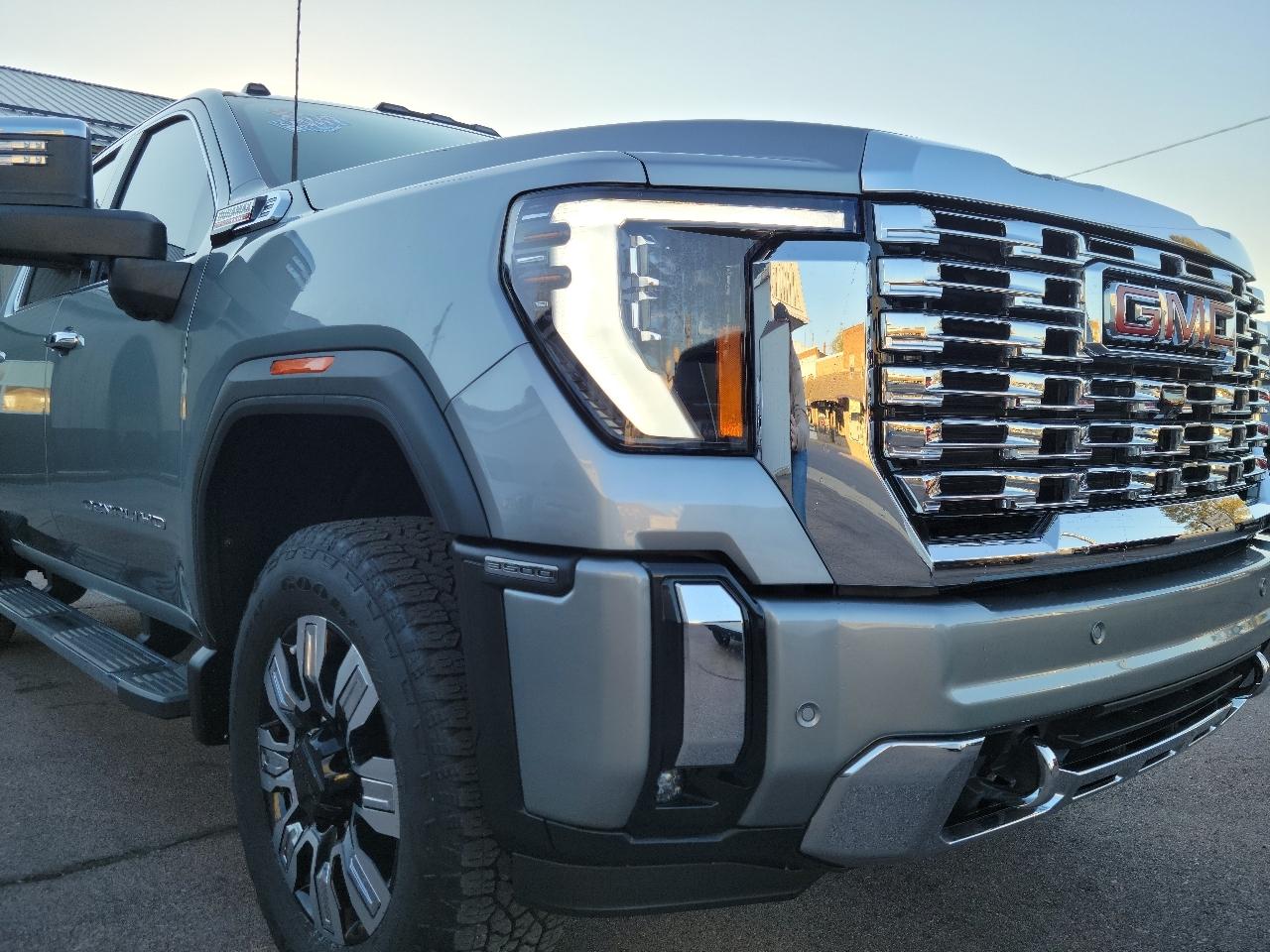GMC Sierra 3500HD 4WD Crew Cab 159" Denali 2024