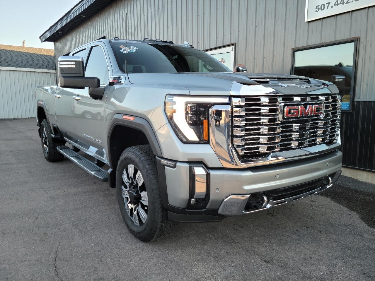 GMC Sierra 3500HD 4WD Crew Cab 159" Denali 2024
