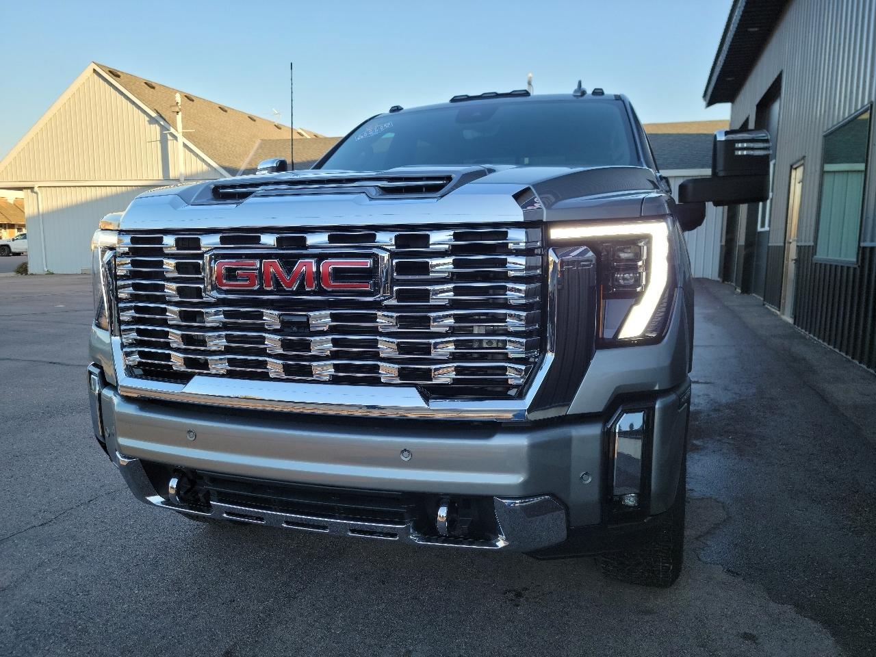 GMC Sierra 3500HD 4WD Crew Cab 159" Denali 2024