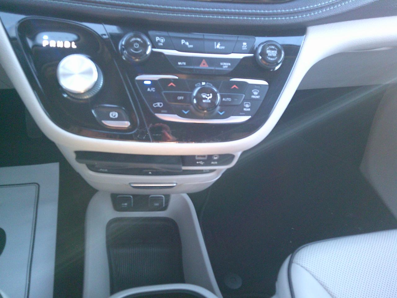 Chrysler Pacifica Hybrid Limited 2018