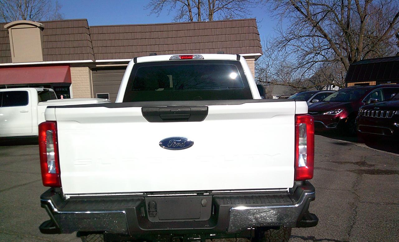 Ford F-250 SD XL Crew Cab 4WD 2023