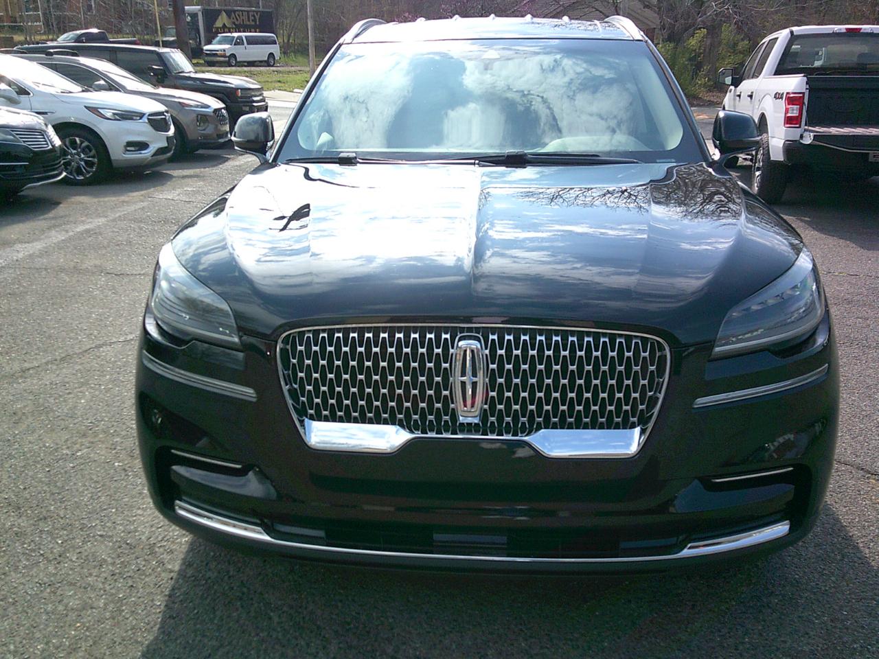 Lincoln Aviator Base 2023