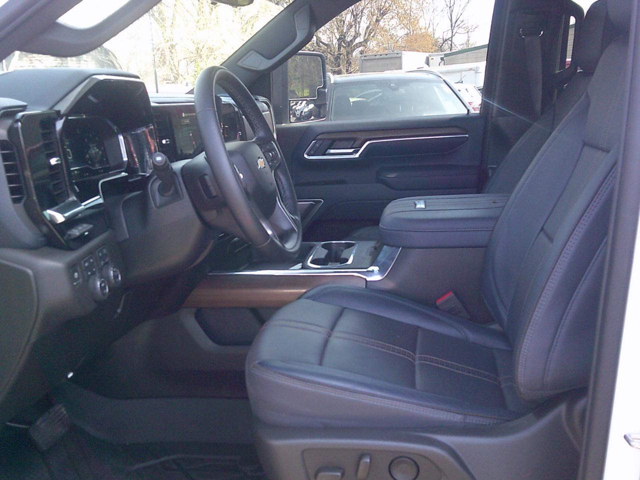 Chevrolet Silverado 3500HD High Country Crew Cab 4WD 2025