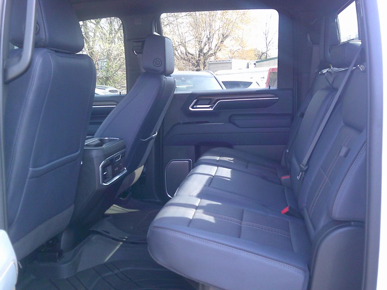 Chevrolet Silverado 3500HD High Country Crew Cab 4WD 2025