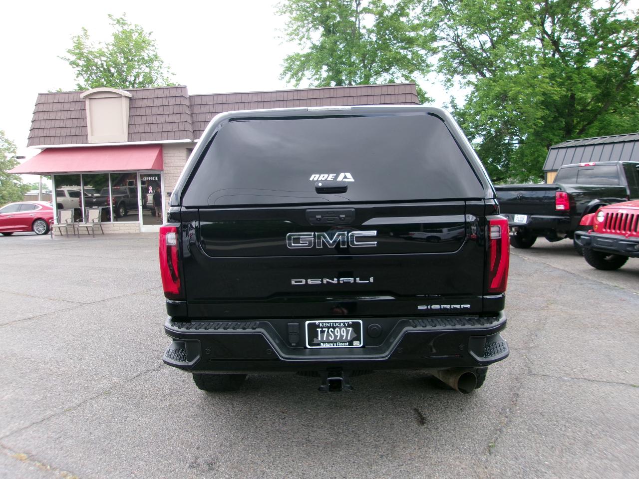 GMC Sierra 2500HD Denali Ultimate Crew Cab 4WD 2024