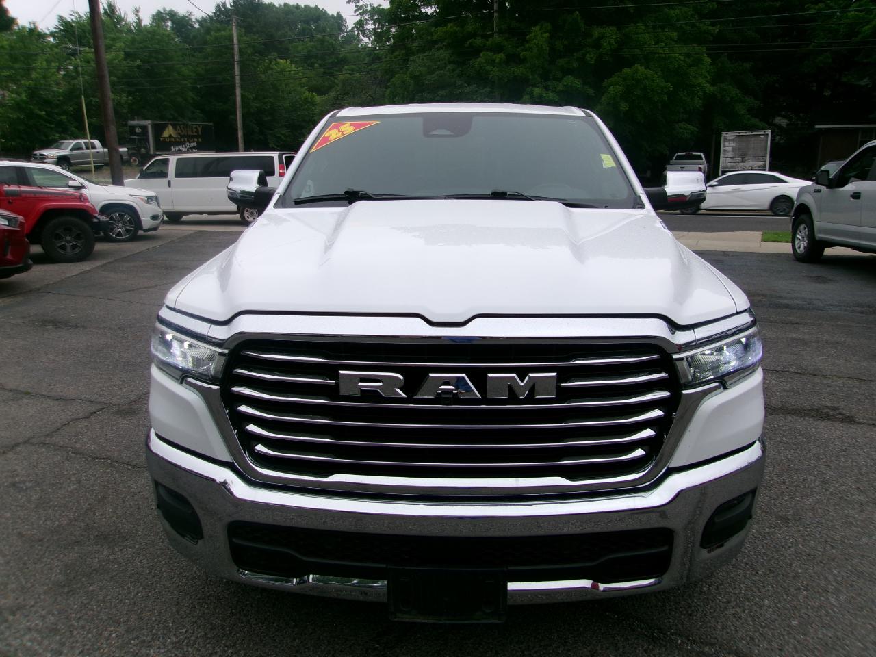 RAM 1500 Laramie Crew Cab SWB 4WD 2025