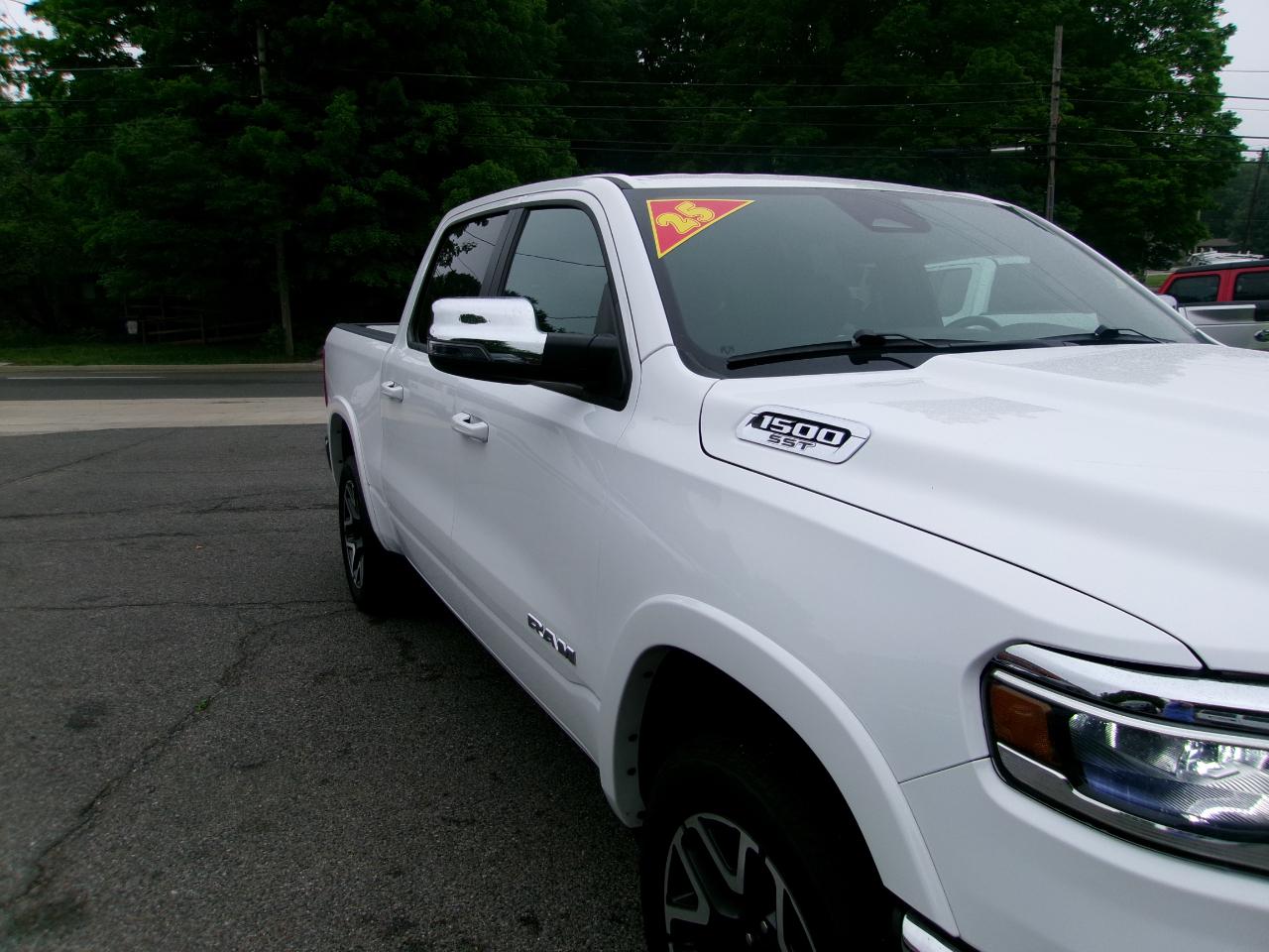RAM 1500 Laramie Crew Cab SWB 4WD 2025