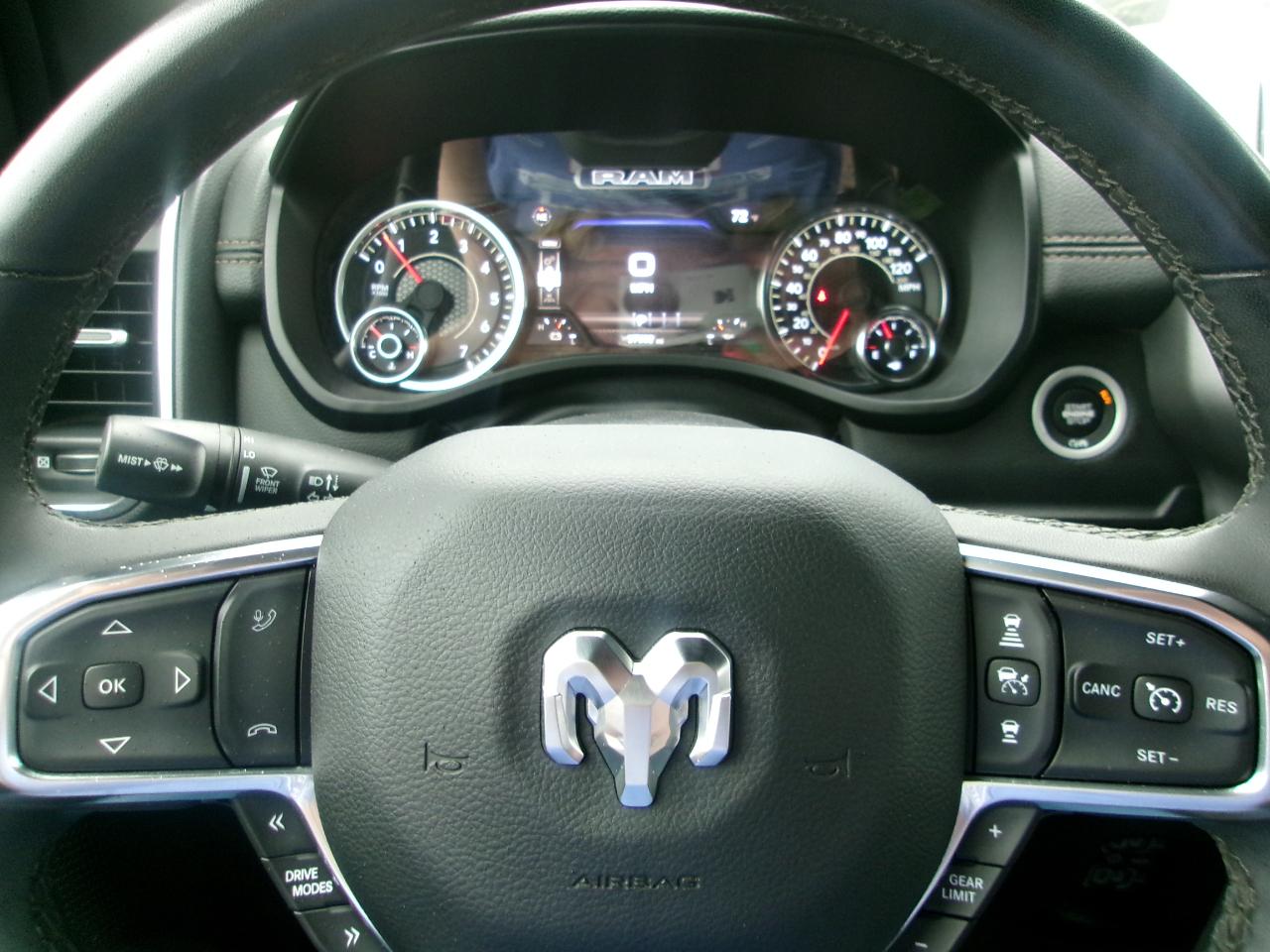RAM 1500 Laramie Crew Cab SWB 4WD 2025
