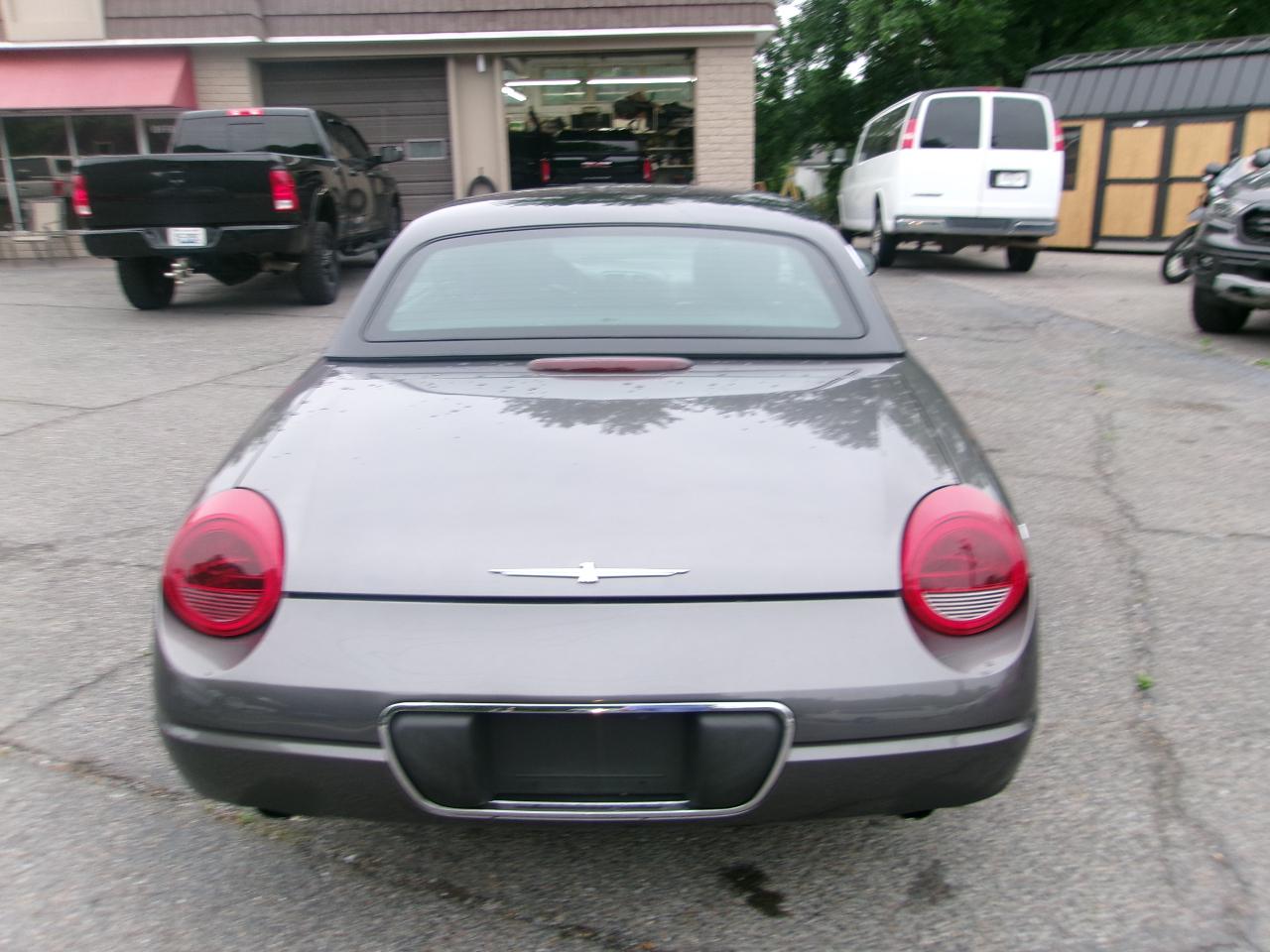 Ford Thunderbird Deluxe 2003