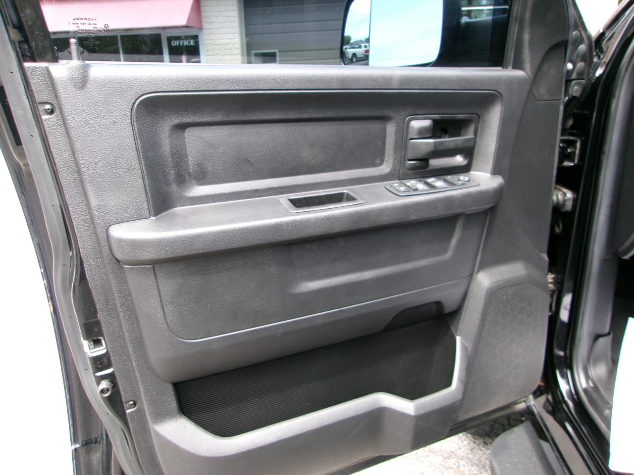 RAM 1500 Tradesman Quad Cab 4WD 2014