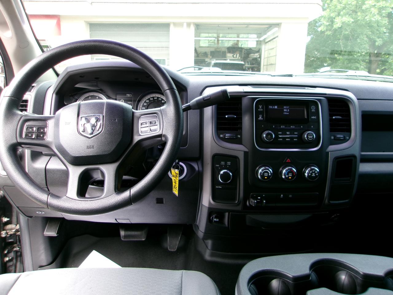 RAM 1500 Tradesman Quad Cab 4WD 2014