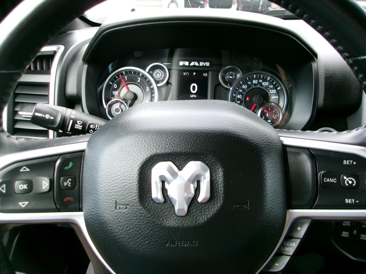 RAM 1500 Big Horn Crew Cab SWB 4WD 2023