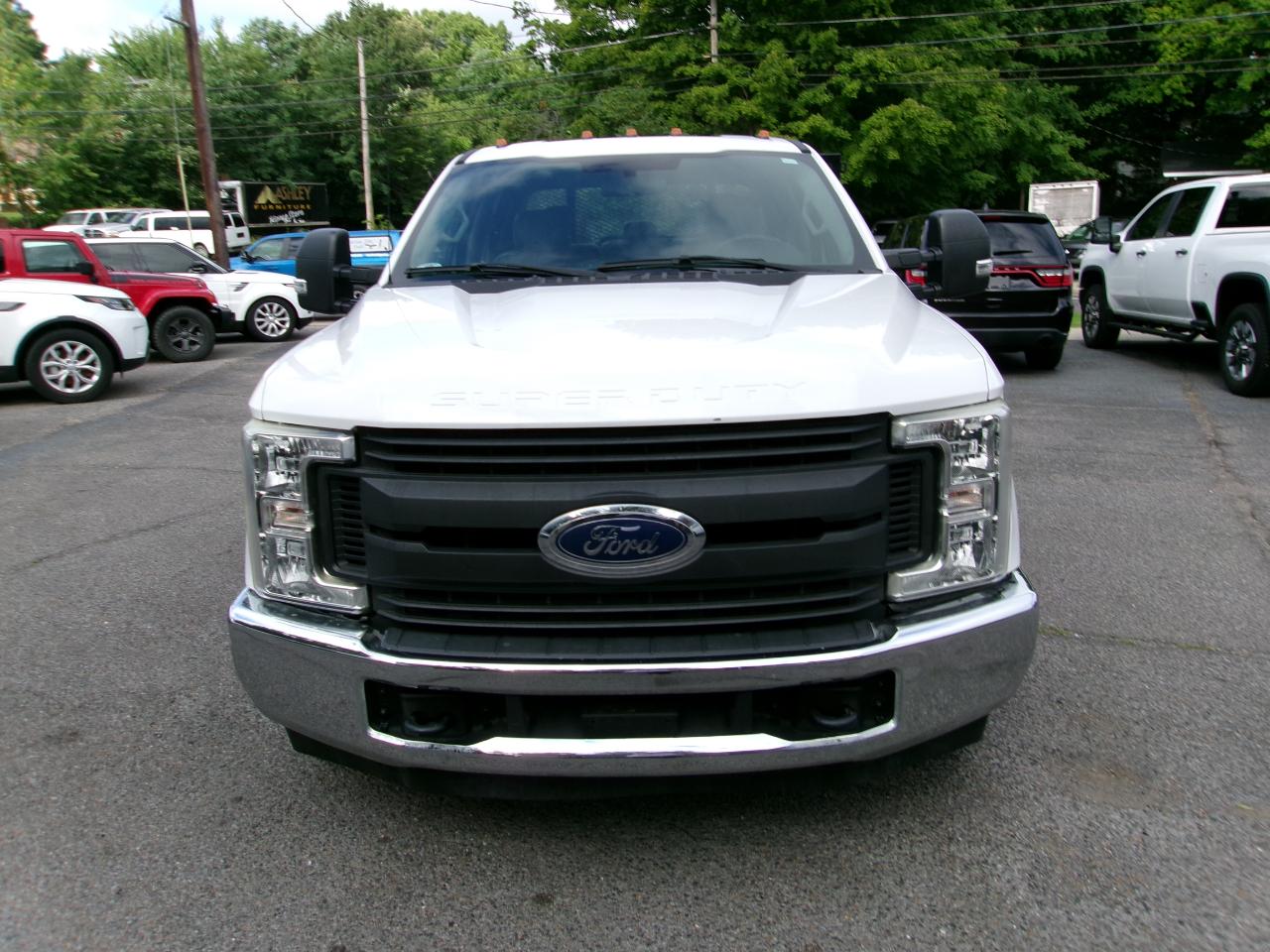 Ford F-350 SD XL Crew Cab Long Bed DRW 2WD 2018