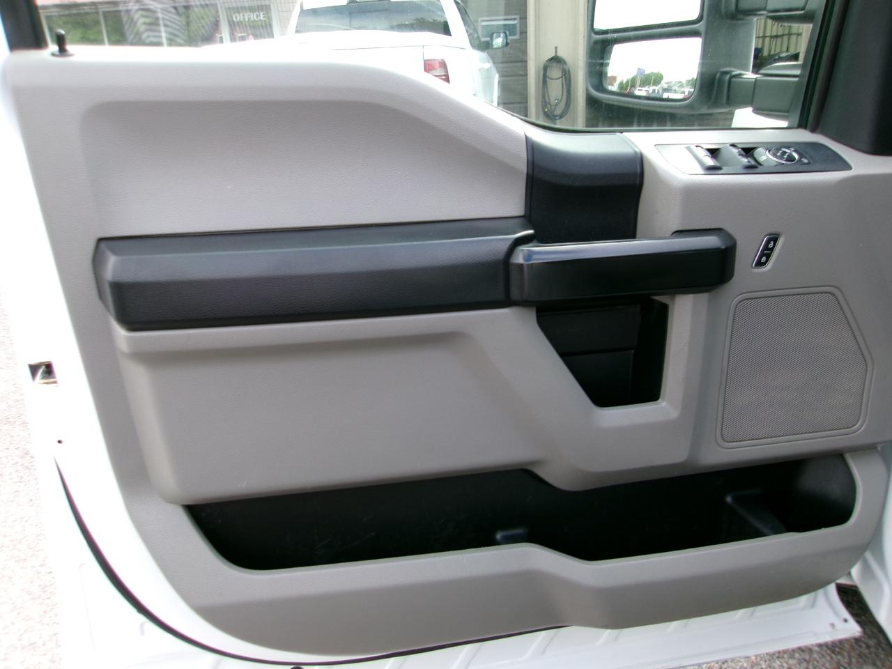 Ford F-350 SD XL Crew Cab Long Bed DRW 2WD 2018