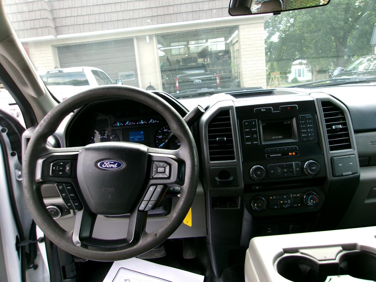 Ford F-350 SD XL Crew Cab Long Bed DRW 2WD 2018