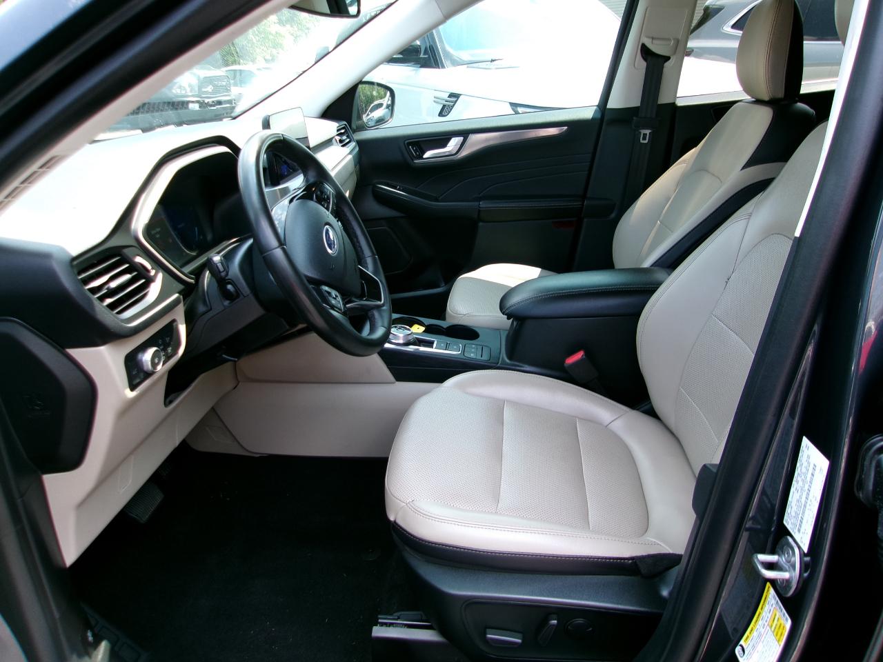 Ford Escape Titanium 4WD 2022